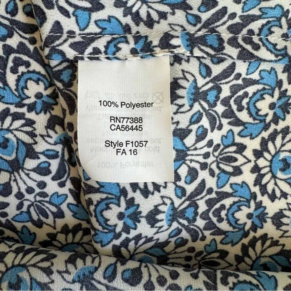 J Crew Blue Foulard Print Cap Short Sleeve Scoop Neck Womens Size 0 Pullover NEW